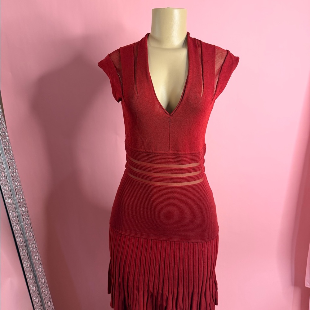 Leon Max Elegant Red V-Neck Dress Sold‼️‼️‼️‼️